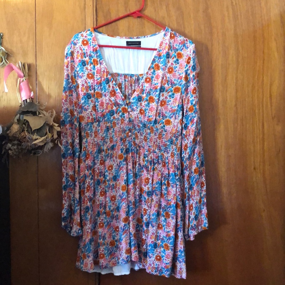 Urban Outfitters Bell Sleeved Floral Size L